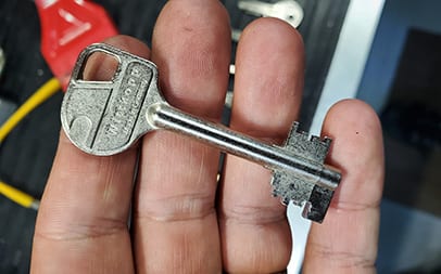 An example of a safe key cutting